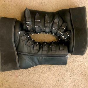 Demonia Damned 225 Platform Boots